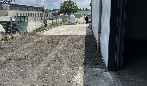 Warehouse 300 m² + approx. 400 m² open space