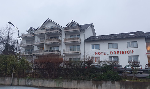 großzügige 1 Zimmer Wohnung mit Balkon, zentral gelegen