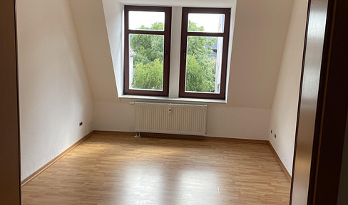 Dölitz: 2-R-apartment on the ground floor, with fitted kitchen, close to the city and the lake