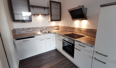 Highlight in the old town ** historic hall ** 2.5-room apartment with cathedral view at the harbor ** renovated