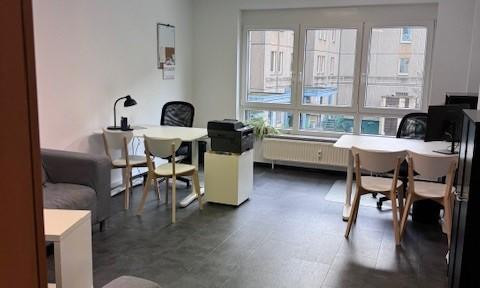 1-room office space for rent in a central location