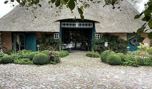 Thatched roof dream with large garden near the Baltic Sea