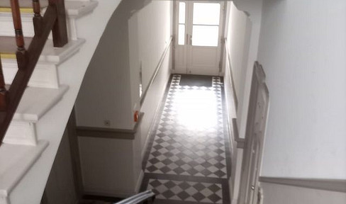 Charming apartment in a historic building, located near Charlottenburg Palace, available immediately, offered by a private owner.