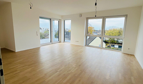 Helle und hochwertige Neubauwohnung mit großem Balkon