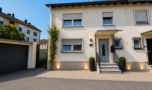Renovated, fully furnished, extra-large semi-detached house with 7.5 rooms, a hobby room, a conservatory, and a fitted kitchen, located in Kaufbeuren.