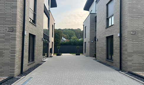 NEW CONSTRUCTION: Exclusive 3-room apartment with underground parking and a private garden.