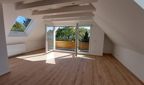 Extensively renovated - beautiful 2-room apartment with loggia in an excellent location
