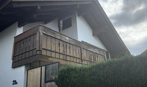 **Grosszügige 3,5 Zi. Wohnung mit Empore, Balkon, EBK, Kaminofen