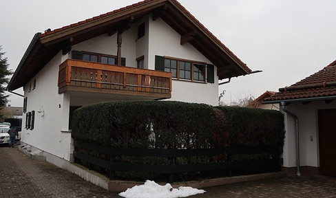**Spacious 3.5 room apartment with gallery, balcony, EBK, wood-burning stove
