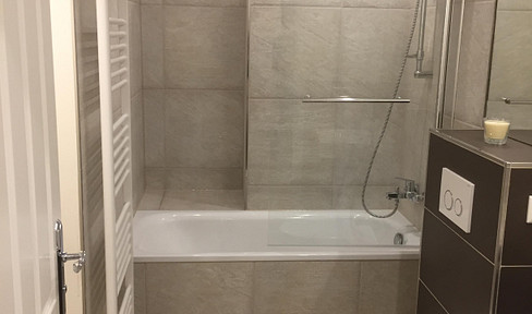 City apartment directly in the Rathenau quarter, completely renovated 4-room apartment without broker's commission