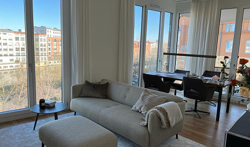 Fantastic 4-room apartment with a direct view of the Spree and far-reaching views over the city