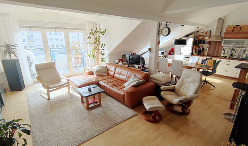 Darmstadt city center exclusive 3.Zi attic apartment with balcony from PRIVAT