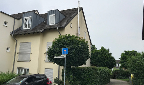 Cozy and quiet attic apartment (2 rooms, kitchen, bathroom) with a balcony.
