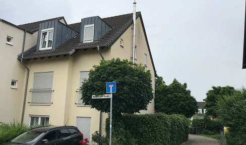 Gemütliche und ruhige Dachgeschoss-Wohnung (2ZKBB) mit Balkon und Küche