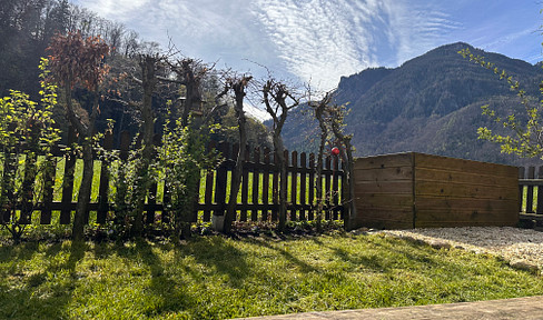 Exklusives Wohnen am Wasser – Stilvolle Terrassenwohnung in Brannenburg