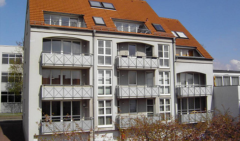 SCHÖNE HELLE, NEUWERTIGE 2. ZIMMER DIREKT VOM EIGENTÜMER