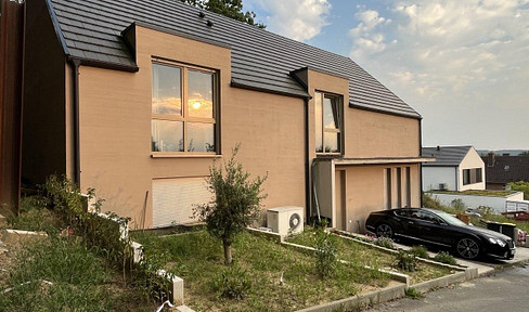 Wunderschöne Neubau Wohnung in Waldrandlage mit tollen Blick über Siegburg!