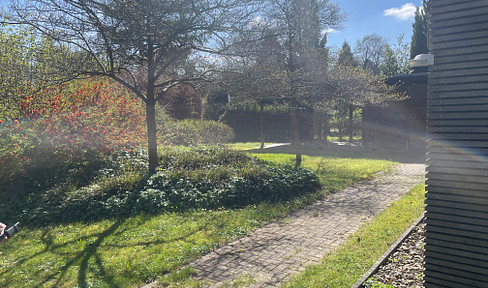 Spacious plot in attractive green location with old stock to realize