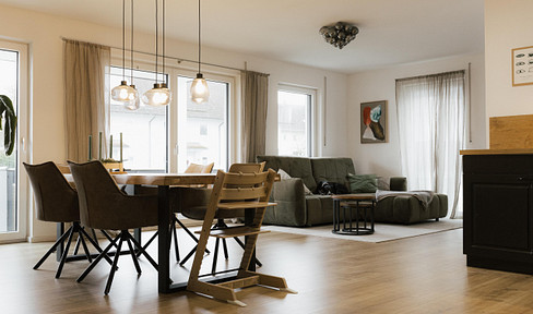 exklusive, ruhige und sehr moderne 4,5 Zimmerwohnung mit gr. Südbalkon, Luxusausstattung 1.OG SW