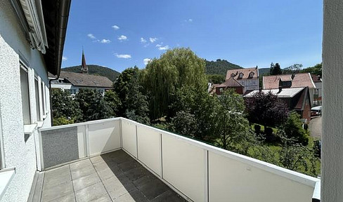 For sale by private individual! Located in the city center, just around the corner! Sunny, bright, and quiet! 2-room apartment with a south-facing balcony and parking space!