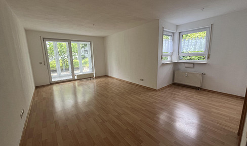 Beautiful 2.5-room apartment with a winter garden, located in a central area.