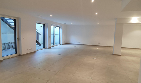 Practice/office and exhibition space for rent with immediate effect - top facilities