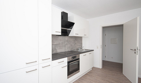 Completely renovated 2-room apartment with elevator, partially furnished incl. fitted kitchen and garage parking space