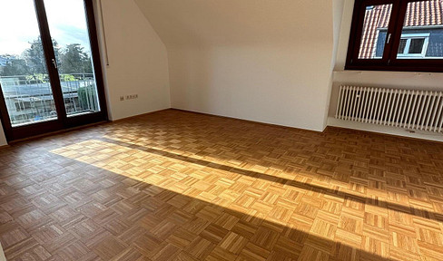 Ruhige, lichtdurchflutete 4-Zimmerwohnung mit Südbalkon