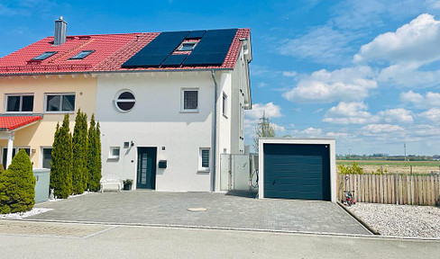 Luxuriöse Doppelhaushälfte, niedriger Energiebedarf, PV mit Speicher und Ladestation