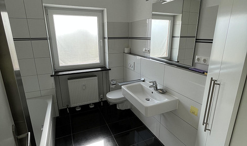 Lichtdurchflutete, großzügige 3,5 Zimmer-Whg. mit Küche u. Balkon in der Mozartstraße in Erlg.