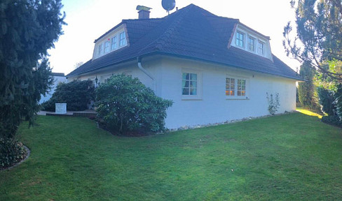 Luxuriöses Einfamilienhaus - Freistehender Wohntraum - direkte Feldlage in exklusivem Villenviertel
