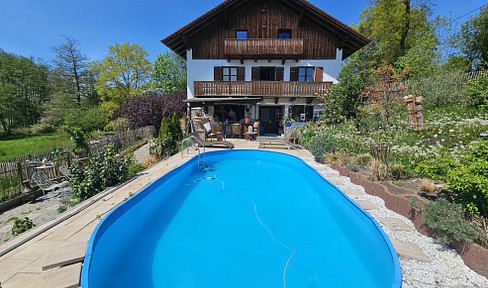 Attraktive 5-Zimmer-Maisonettewohnung in Alleinlage mit eigenem Garten&Pool