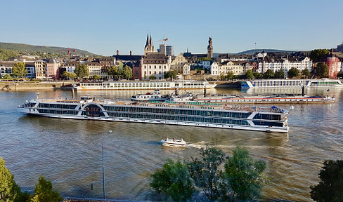 High quality modern penthouse apartment directly on the Moselle with old town view