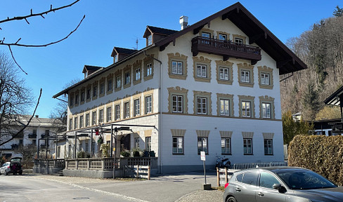 First floor apartment in mint condition with upscale amenities and outstanding architecture
