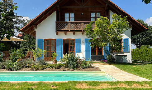 Rarität: Freistehendes Landhaus mit Pool und großem Garten
