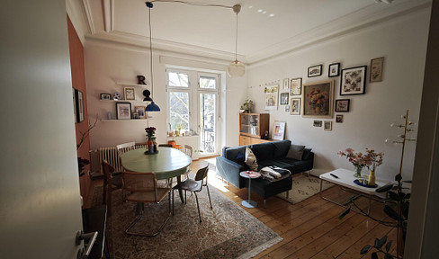 High-quality renovated 3-room apartment (approx. 75 m²) in a central location in the Weststadt district!