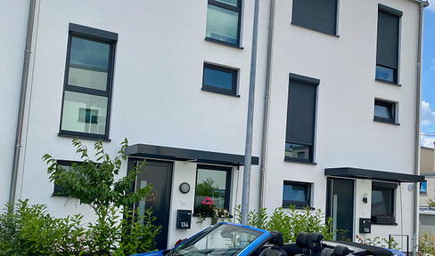 Modern 6-room family home (built in 2021) with a garden and 2 garage parking spaces.