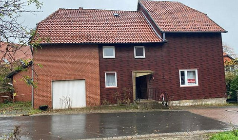 Limited-time offer, Sarstedt-Hotteln: House for a large family; currently vacant.