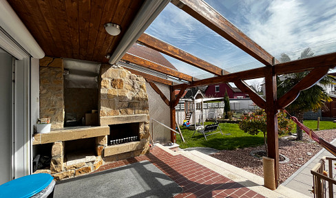 Your new home with heart: Spacious family home with fantastic garden and pool