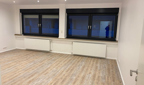 Completely renovated (2023) apartment, 3rd floor, district heating, flooded with light, LED spotlights, located in Rheinhausen.