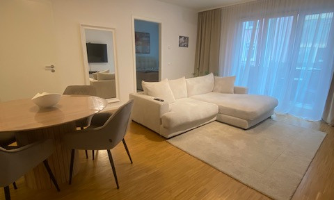 - Like new - bright 2-room apartment, previously occupied only once.
- KfW 40+ standard, fitted kitchen, balcony.