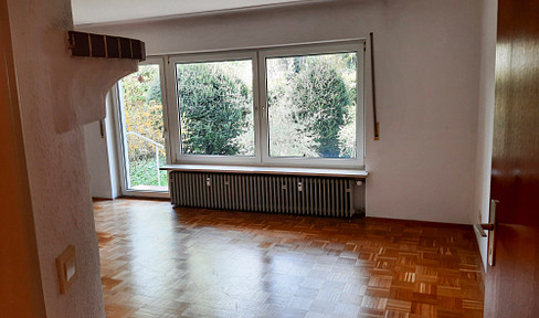 Spacious 3-room apartment with hobby room, garden and parking space in a double garage in Gröbenzell