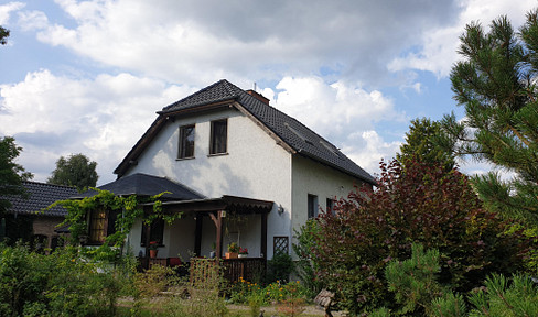 Charmantes Landhaus mit Wohnkeller, großer Garten, Werkstatt, zwei Veranden, Hobby-Stall