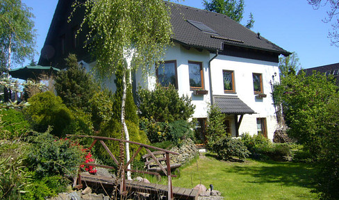 Family idyll on the outskirts with large garden and apartment/office floor ...IN THE BIDDING PROCESS!