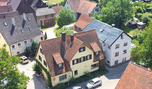 Reduced! Modernized multi-generation house in a central location in Eltingen