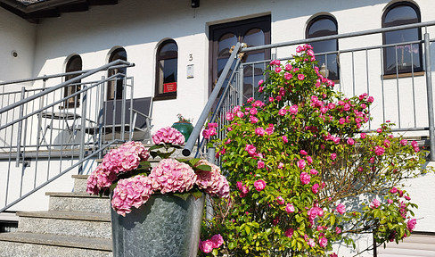 Großzügiges Einfamilienhaus mit Einliegerwohnung