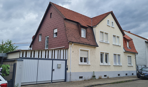 Semi-detached house as one or two-family house with fitted kitchens (without garden)