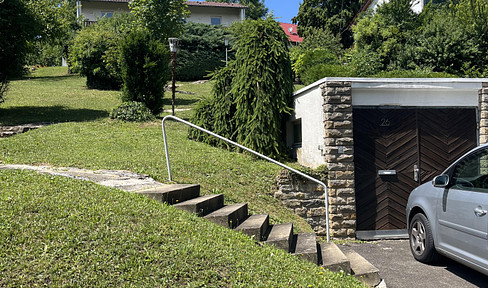 Attraktives 9-Zimmer-Ein - Zweifamilienhaus in Eningen mit unverbaubaren Blick auf die Alb