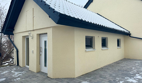 Modernisierte 2-Zimmer-Bungalow-Wohnung mit voll ausgestatteter Küche und Bad sowie Terrasse