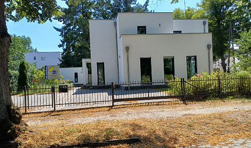 Falkensee, 80 m from the lake, exclusive EFH, built 2015, 240 sqm living area, 624 sqm plot, with geothermal energy